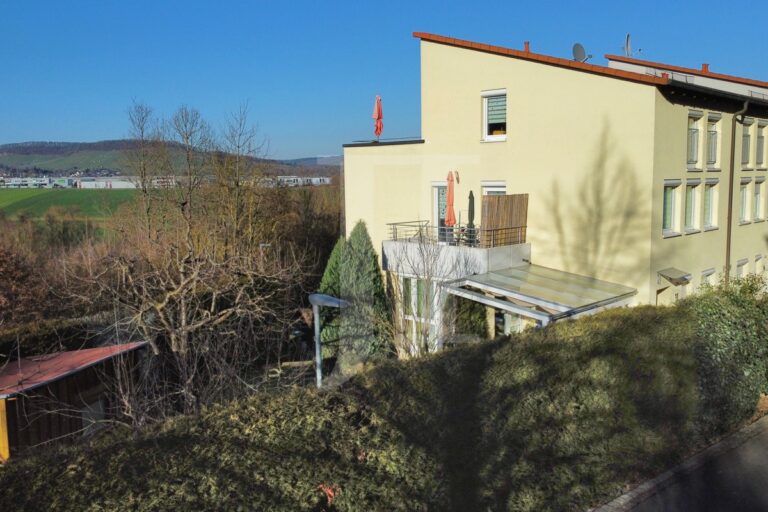 Gepflegtes Reihenendhaus in Toplage mit idyllischem Garten und zwei Stellplätzen