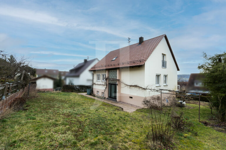 Einfamilienhaus mit Einliegerwohnung und PV-Anlage in exklusiver Lage von Weil der Stadt