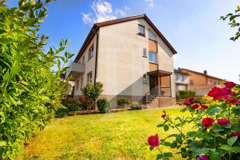 Sanierungsbedürftiges Zweifamilienhaus mit Ausbaupotenzial in Pinache